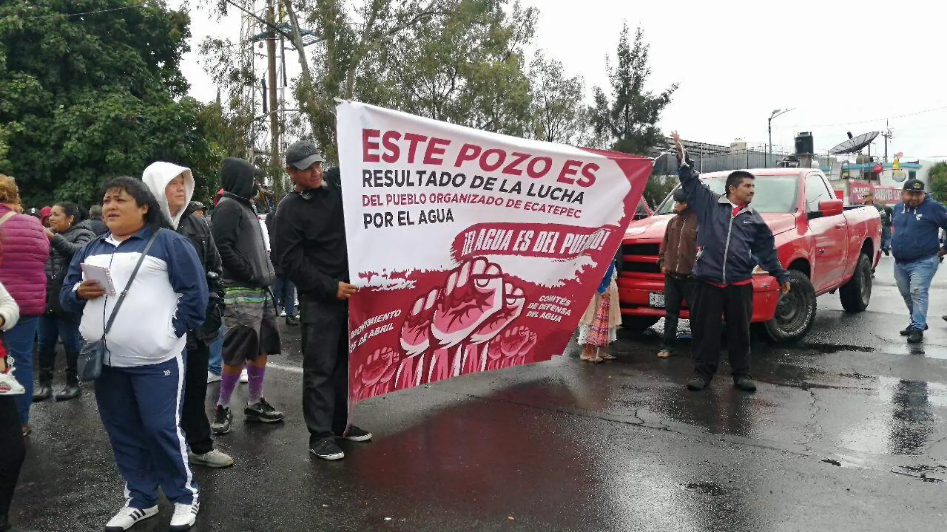 Bloquean Avenida Central exigiendo al gobierno estatal entrega de 7 pozos en Ecatepec